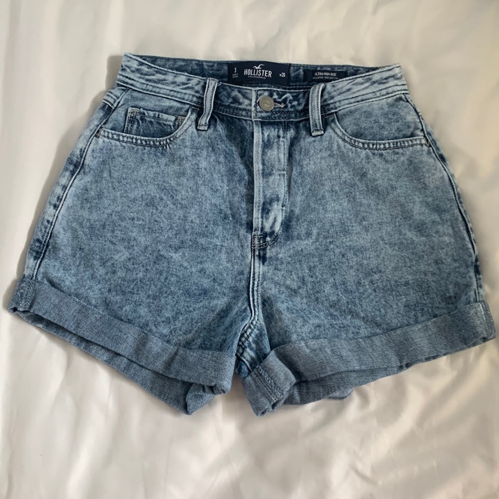 HOLLISTER Ultra High Rise Shorts